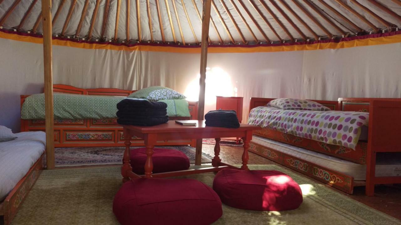 Aux Yourtes De La Fabrique Lodge